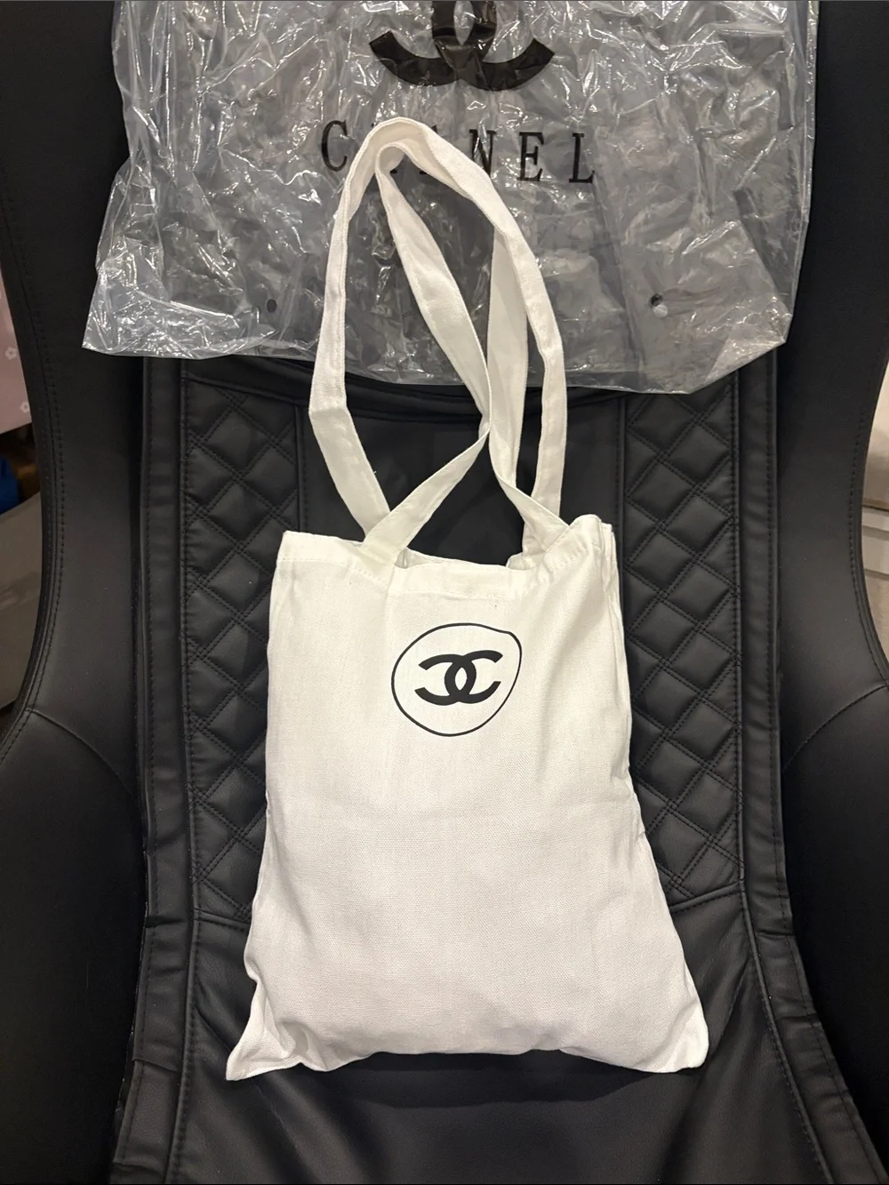 NWT White Fashion Tote Shoulder Handbag Bag with Protective Cover Velcro Closure